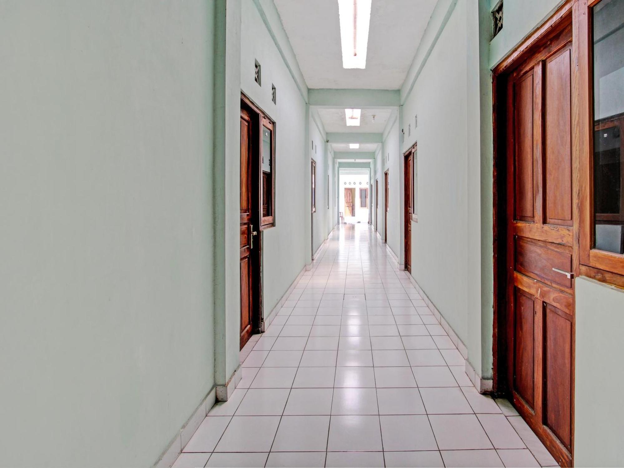 Spot On 93020 Rumah Singgah Ganjuran Бантул Екстер'єр фото